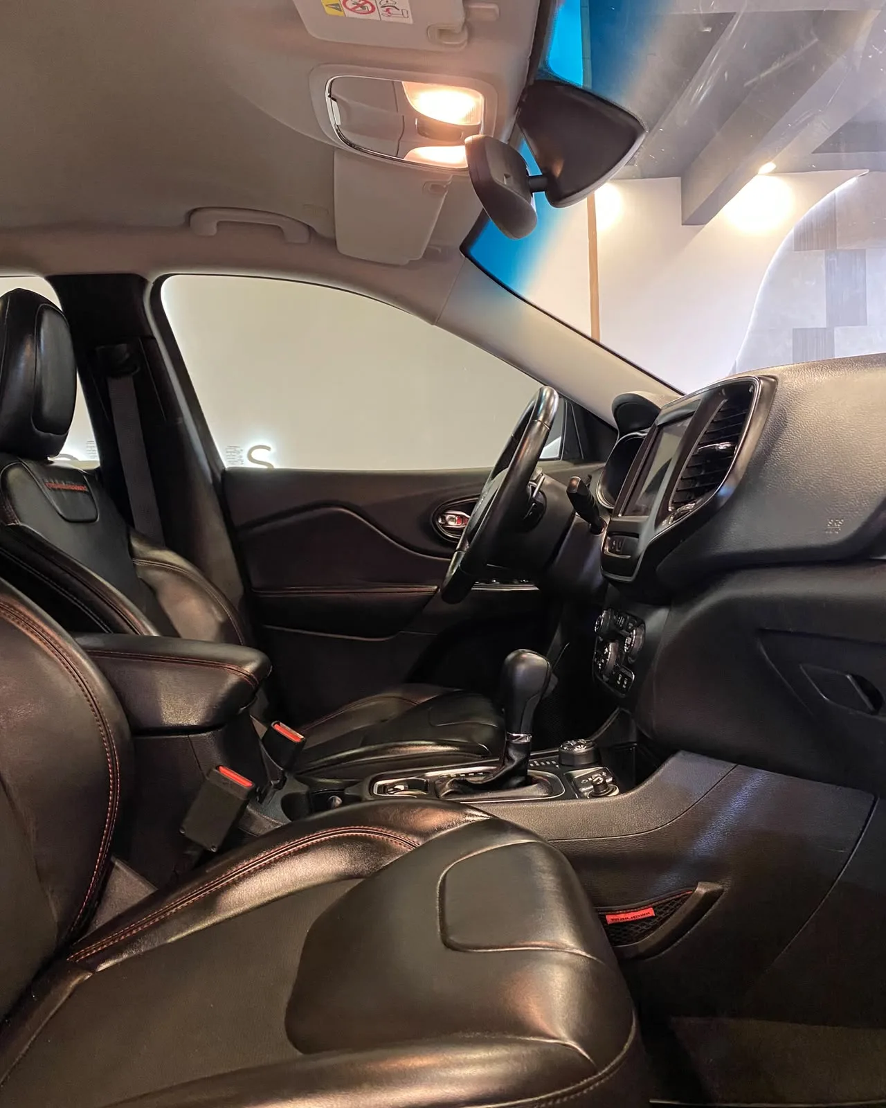 2019 JEEP CHEROKE TRAILHAWK 2020